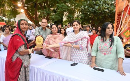 पारंपरिक शिल्प, परिधान, त्योहारी उपहार हैम्पर्स और ग्रामीण व्यंजनों ने किया आगंतुकों को आकर्षित