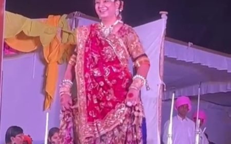 राष्ट्रीय लोकरंग के अन्तर्गत कलाकारो ने  कला का प्रदर्शन किया