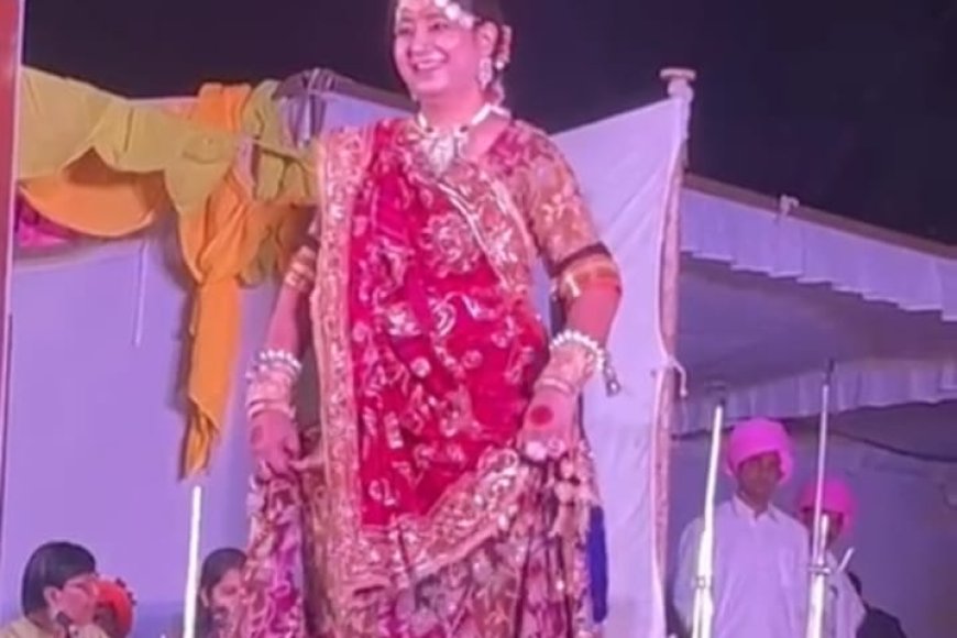 राष्ट्रीय लोकरंग के अन्तर्गत कलाकारो ने  कला का प्रदर्शन किया