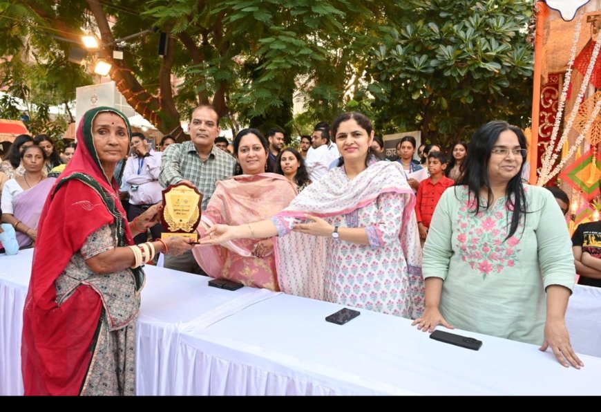 पारंपरिक शिल्प, परिधान, त्योहारी उपहार हैम्पर्स और ग्रामीण व्यंजनों ने किया आगंतुकों को आकर्षित