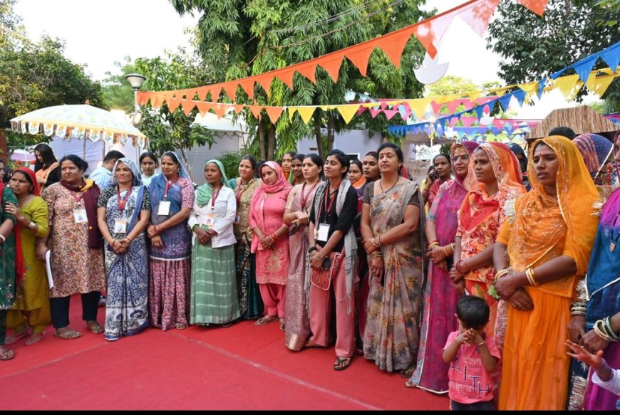 पारंपरिक शिल्प, परिधान, त्योहारी उपहार हैम्पर्स और ग्रामीण व्यंजनों ने किया आगंतुकों को आकर्षित