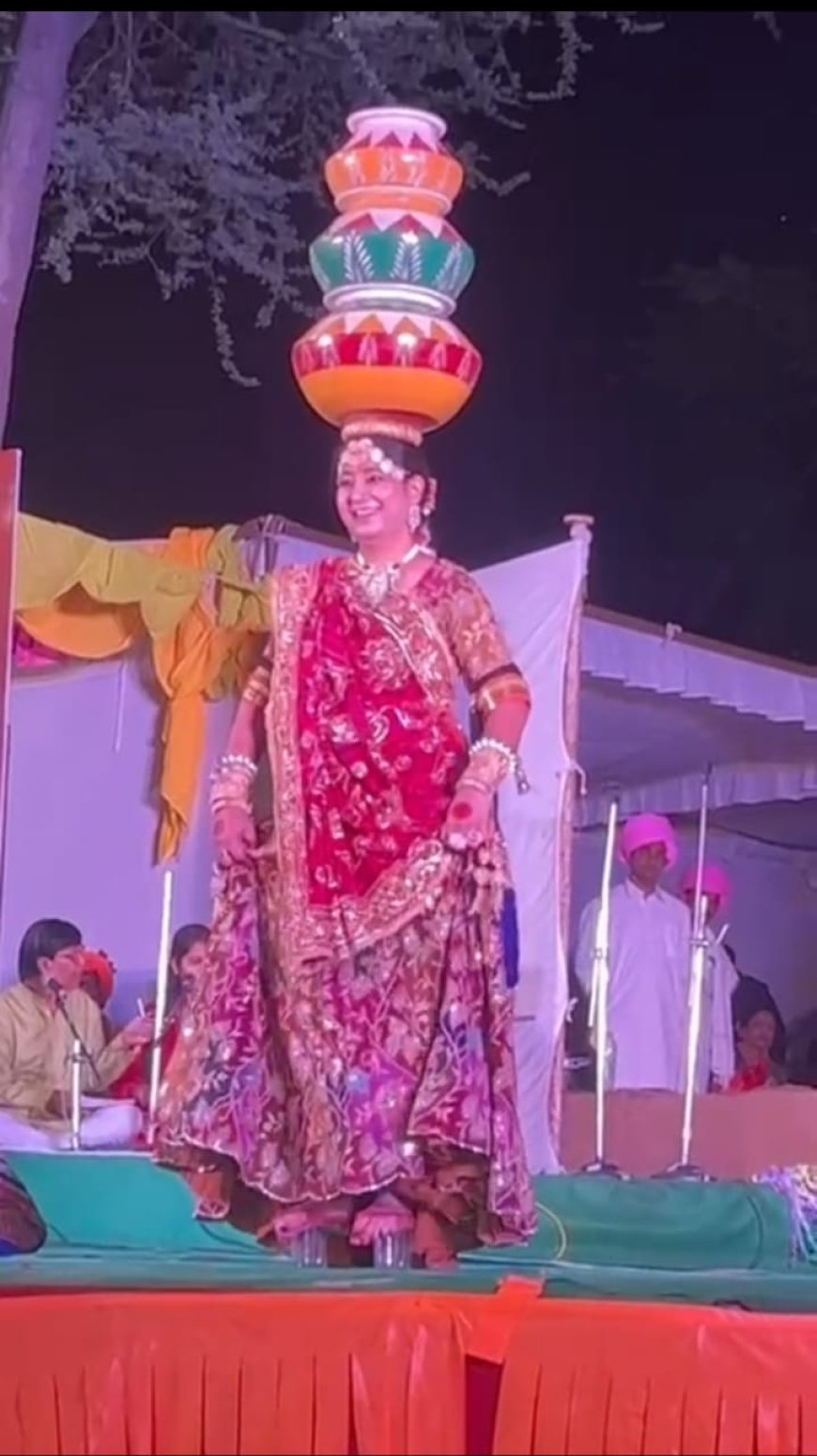 राष्ट्रीय लोकरंग के अन्तर्गत कलाकारो ने  कला का प्रदर्शन किया