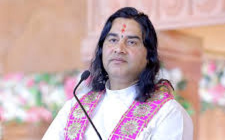 इंसान को इंसान ही रहने देना चाहिए: देवकीनंदन  ठाकुर