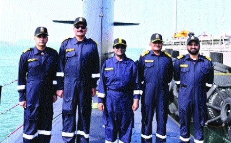 राष्ट्रपति मुर्मू ने पनडुब्बी आईएनएस वाघषीर में यात्रा की