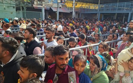 नववर्ष से पूर्व बाबा के दरबार में श्रदालु लगा रहे हाजरी