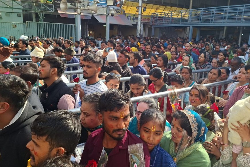 नववर्ष से पूर्व बाबा के दरबार में श्रदालु लगा रहे हाजरी