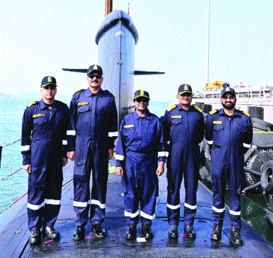 राष्ट्रपति मुर्मू ने पनडुब्बी आईएनएस वाघषीर में यात्रा की