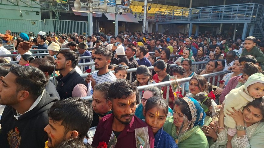 नववर्ष से पूर्व बाबा के दरबार में श्रदालु लगा रहे हाजरी