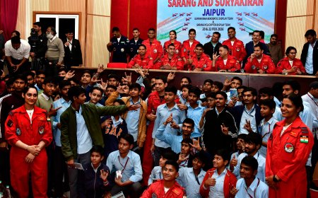 भारतीय वायुसेना के एम्बेसडर्स से रूबरू होकर रोमांचित हुए युवा