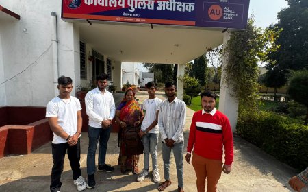 धौलपुर पुलिस ने वृद्ध महिला का खोया बैग लौटाया