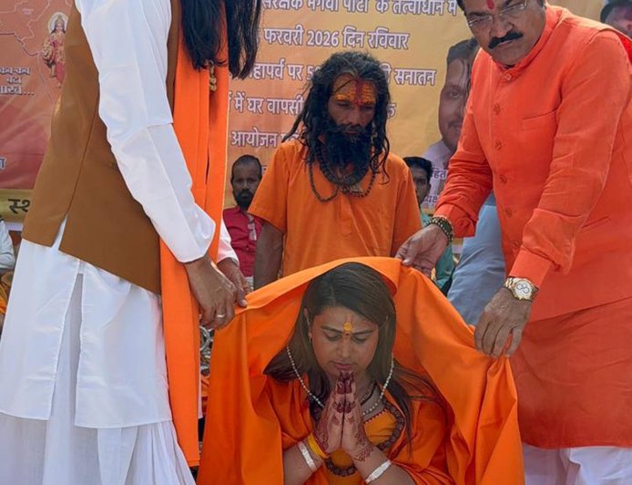 तनीषा सनातनी बनीं जगत गुरु