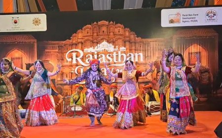 बीकानेर हाउस में आयोजित राजस्थान उत्सव में निकाली गई गणगौर की सवारी