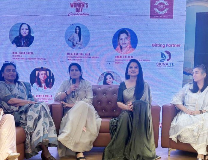 वीमेंस डे सेलिब्रेशन में विभिन्न क्षेत्रों की 24 प्रेरणादायक महिलाओं को स्वस्थ भारत अभियान अवॉर्ड