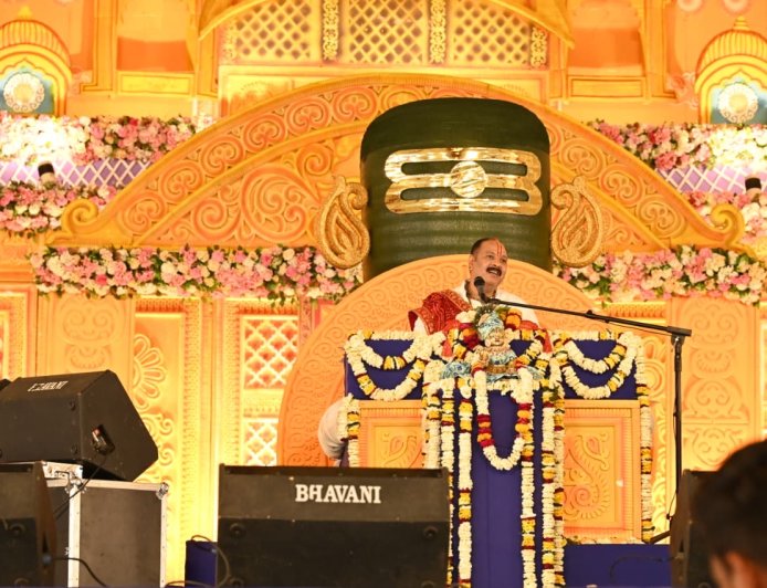 कलयुग में तपस्या कम और समस्याएं ज्यादा हो गई है - पंडित प्रदीप मिश्रा