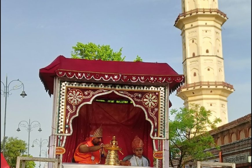 चांदी की पालकी में निकली भगवान महावीर की शोभायात्रा
