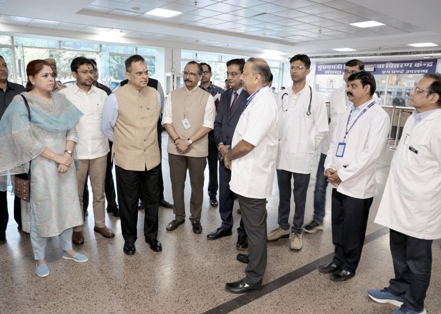 मुख्य सचिव ने किया आरएनटी मेडिकल कॉलेज का दौरा,