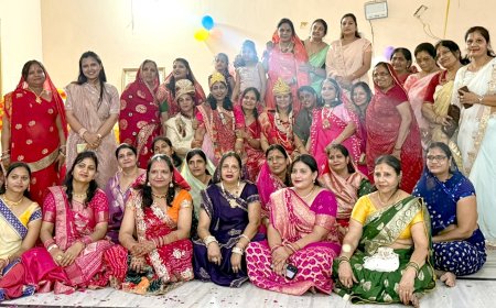 महावीर जन्मोत्सव पर भगवान को पालना झूलाया,