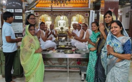 अक्षय तृतीया महोत्सव पर श्रद्धालुओं ने राजा श्रेयांस की तर्ज पर दिया आहार दान