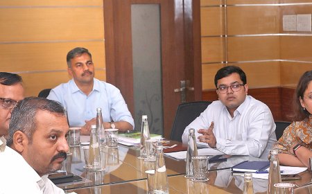 विकसित ग्राम/शहरी वार्ड अभियान की समीक्षा बैठक आयोजित