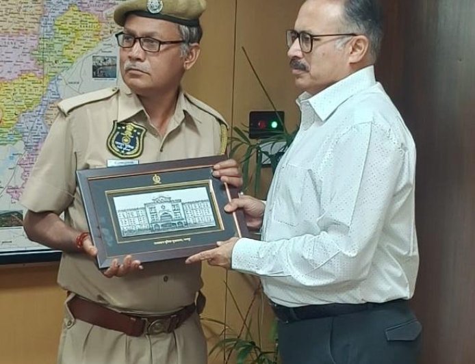पुलिस सेवा में समर्पण और निष्ठा का एक भावुक दृश्य