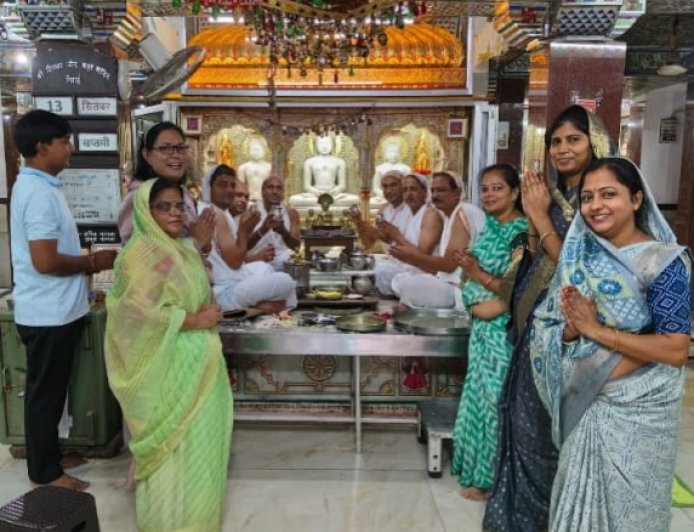 अक्षय तृतीया महोत्सव पर श्रद्धालुओं ने राजा श्रेयांस की तर्ज पर दिया आहार दान