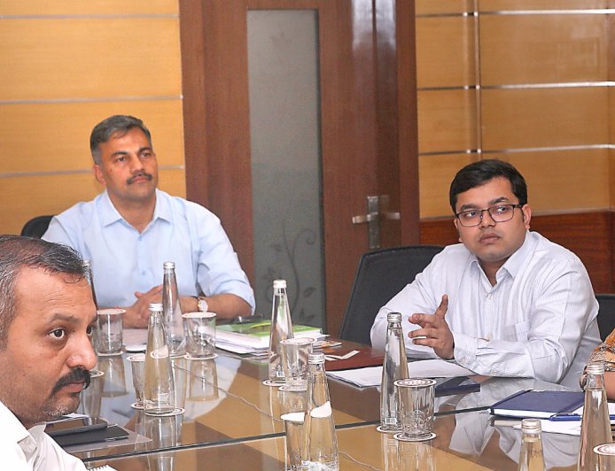 विकसित ग्राम/शहरी वार्ड अभियान की समीक्षा बैठक आयोजित