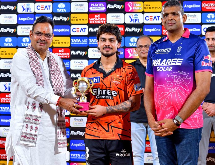 मुख्यमंत्री ने आईपीएल मुकाबले में बढ़ाया खिलाड़ियों का उत्साह