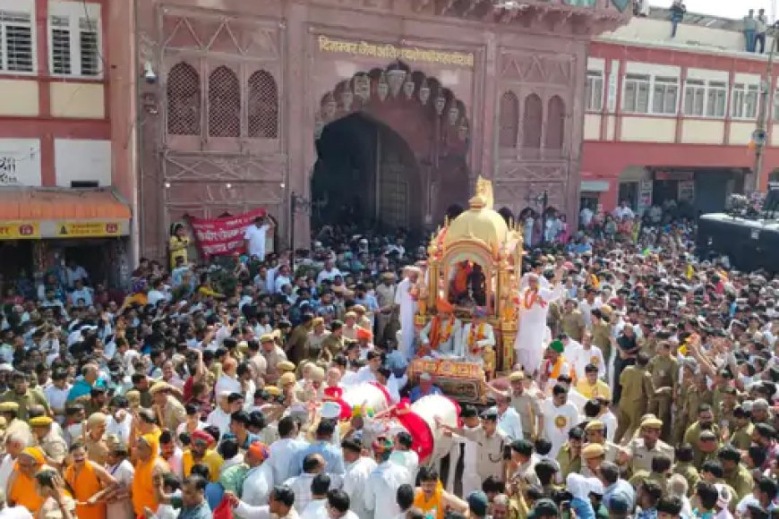 भगवान महावीर के जयकारों से गूंजा श्री महावीर जी