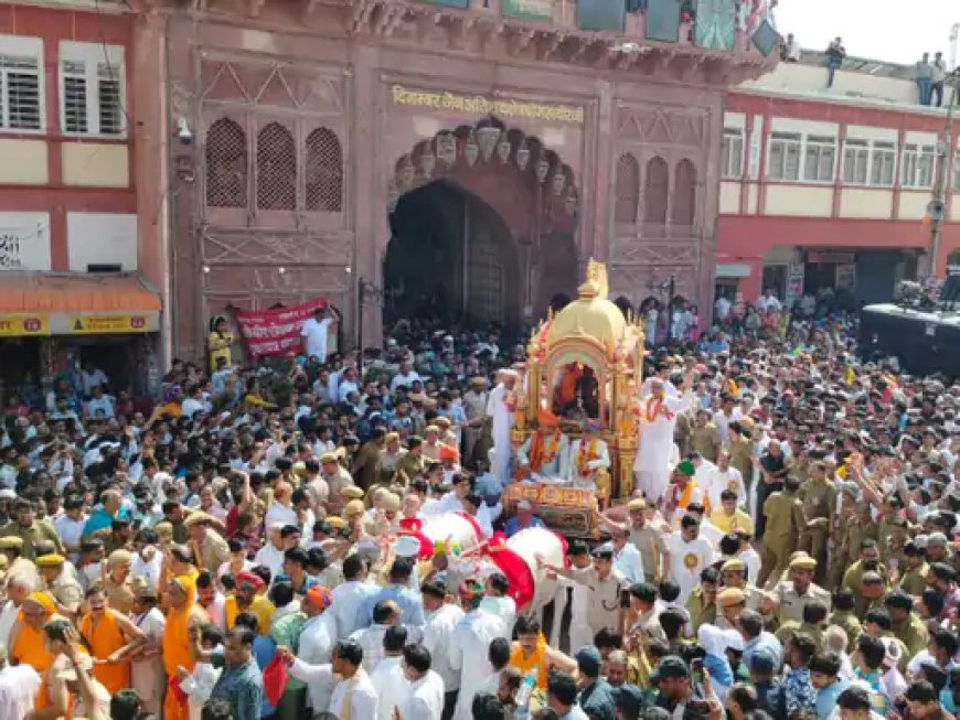 भगवान महावीर के जयकारों से गूंजा श्री महावीर जी