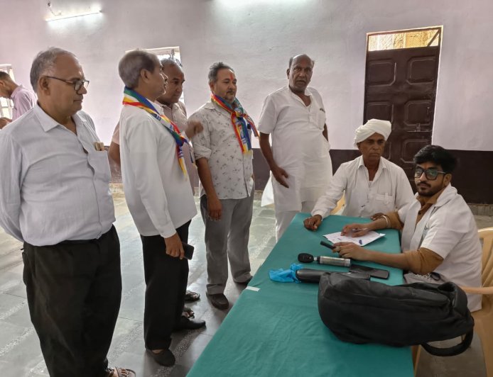 निशुल्क नेत्र चिकित्सा शिविर में 55 रोगियों की हुई जांच