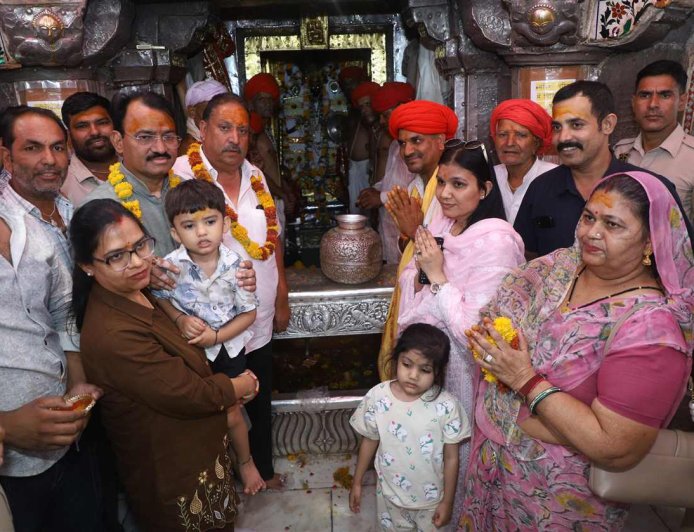 उपमुख्यमंत्री डॉ. प्रेमचंद बैरवा ने किए प्रभु श्री चारभुजानाथजी के दर्शन