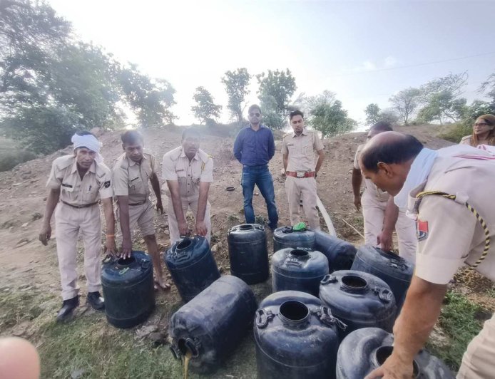 अवैध मदिरा के विरूद्ध कार्रवाई