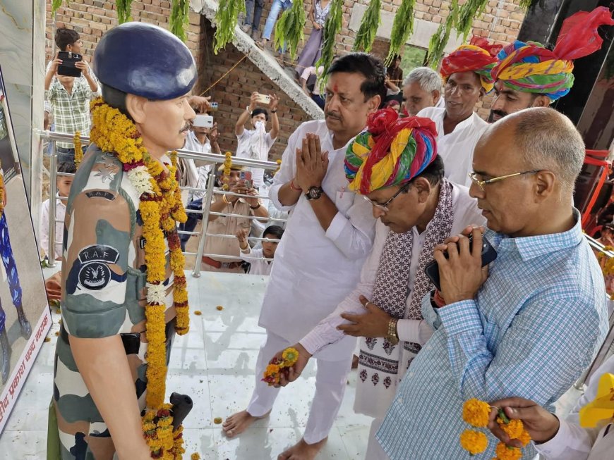 पराना गाँव में वीर शहीद प्रकाशचंद नायक की प्रतिमा का भव्य अनावरण