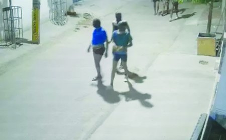 हथियारों के साथ घर में घुसा कच्छा-बनियान गिरोह