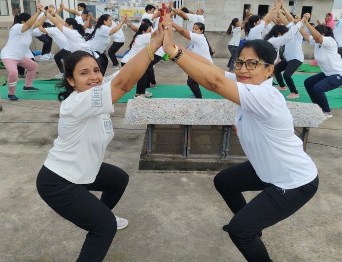 भाजपा करणी विहार मण्डल धावास  और 'द वेलनेस पॉइंट 3' ने उत्साह के साथ मनाया विश्व योग दिवस*