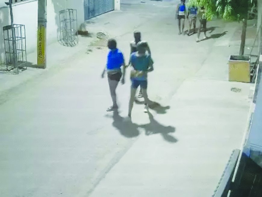 हथियारों के साथ घर में घुसा कच्छा-बनियान गिरोह