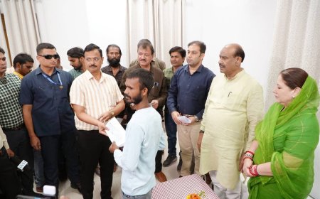 मृतक प्रसूताओं के परिवारों को मिला आर्थिक संबल