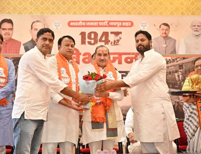 स्मृति दिवस पर जयपुर शहर भाजपा ने शहीदों और विस्थापितों को किया नमन