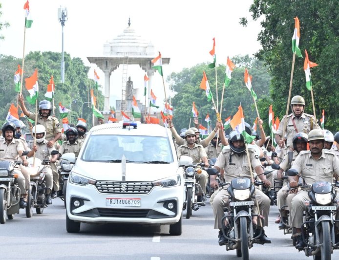 तिरंगा बाइक रैली ने जगाया देशभक्ति का जज्बा