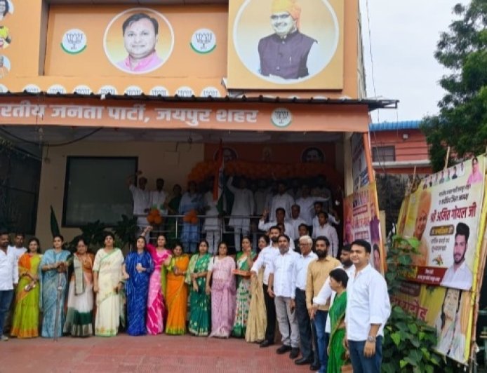 भाजपा जयपुर शहर कार्यालय में जिलाध्यक्ष अमित गोयल ने फहराया तिरंगा