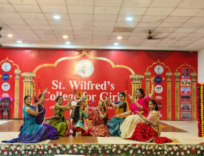 सेंट विल्फ्रेड्स कॉलेज फॉर गर्ल्स में जन्माष्टमी एवं शिक्षक दिवस समारोह का आयोजन