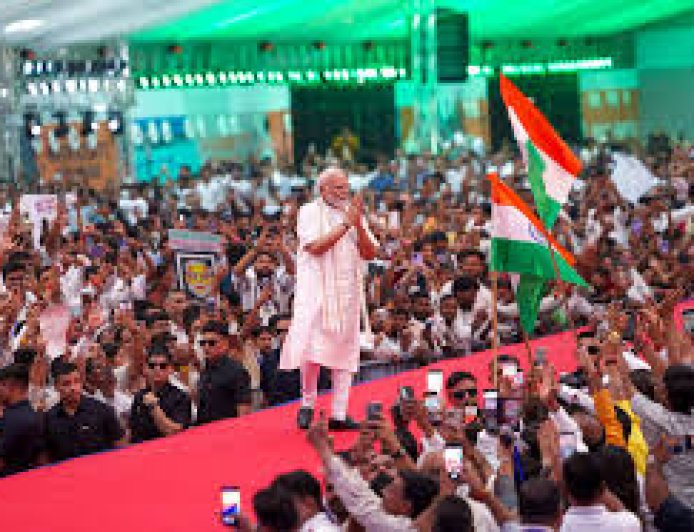 पीएम मोदी का जेन-जी संवाद, धुरंधर के गाने पर एंट्री