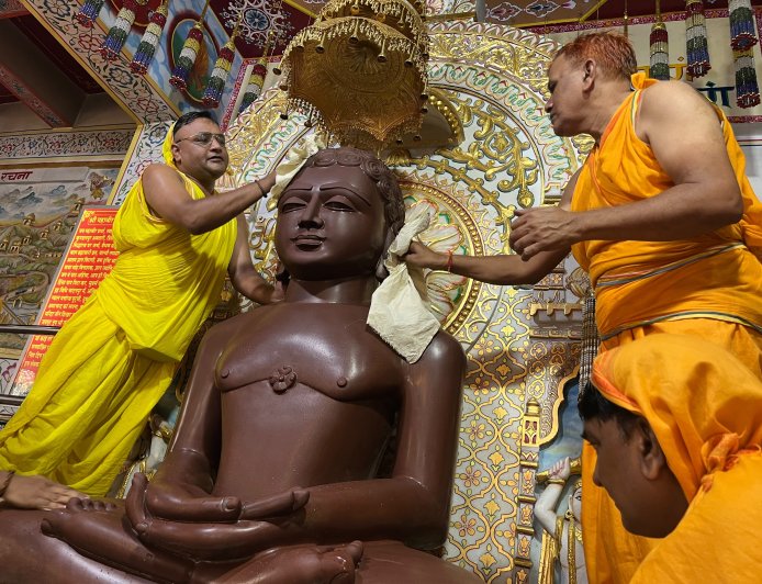 दशलक्षण पर्व के अंतिम दिवस “उत्तम ब्रह्मचर्य एवं अनंत चतुर्दशी” पर जैन मंदिरों में उमड़े श्रद्धालु