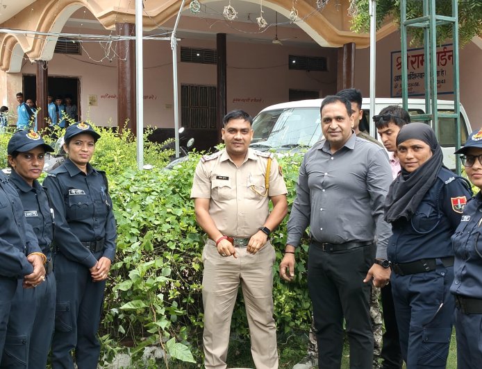 कालिका यूनिट ने छात्र-छात्राओं को किया जागरूक
