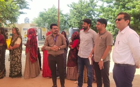 जिला निर्वाचन अधिकारी ने जयपुर जिले के विभिन्न  मतदान केंद्रों का औचक निरीक्षण