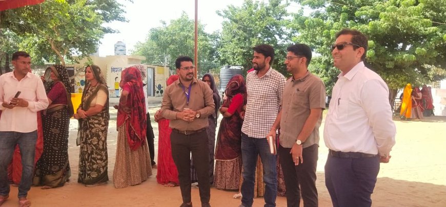 जिला निर्वाचन अधिकारी ने जयपुर जिले के विभिन्न  मतदान केंद्रों का औचक निरीक्षण